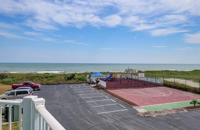 Newly Renovated Oceanfront Condo, beach access, tons of amenities