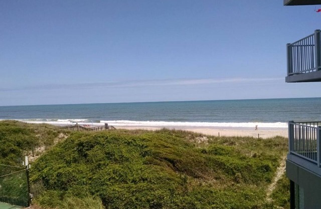 Open and Airy Oceanfront Unit with amazing views