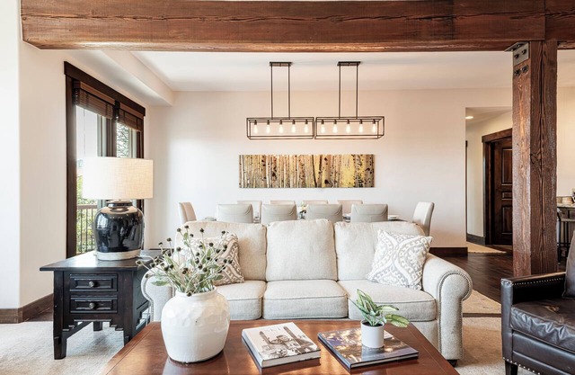 Park City Silver Star Community - Private Hot Tub, Club House & Year-Round Recreation! Ski In- Out !