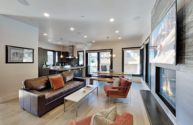 Steps to Frostwood Gondola! Luxury Townhome with Olympic Pool, Hot Tub & Gym