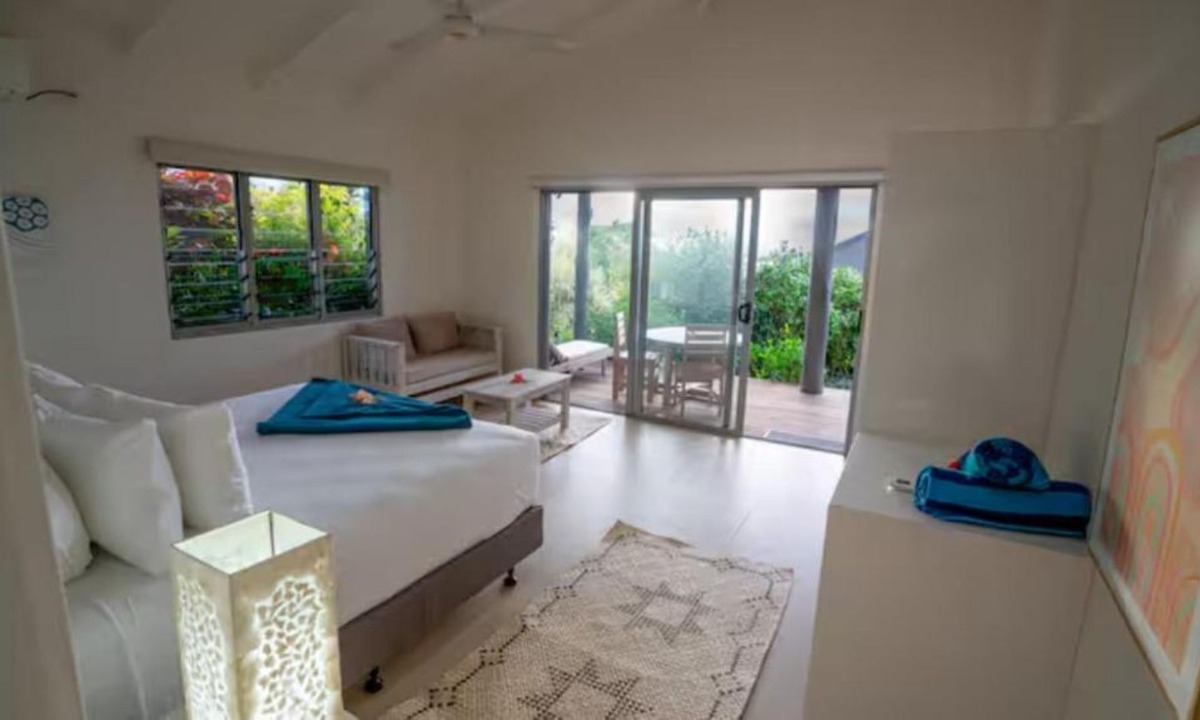 Matei Resort | Raitotoka Eco Resort Deluxe Double Room with Balcony and Sea View