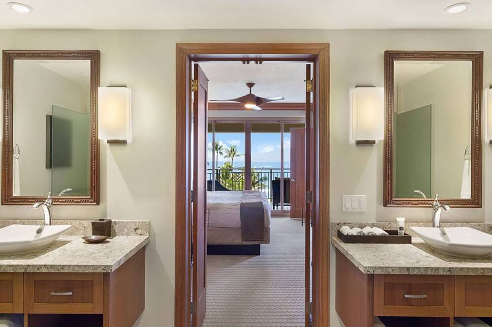 Photo of Bathroom in Lahaina