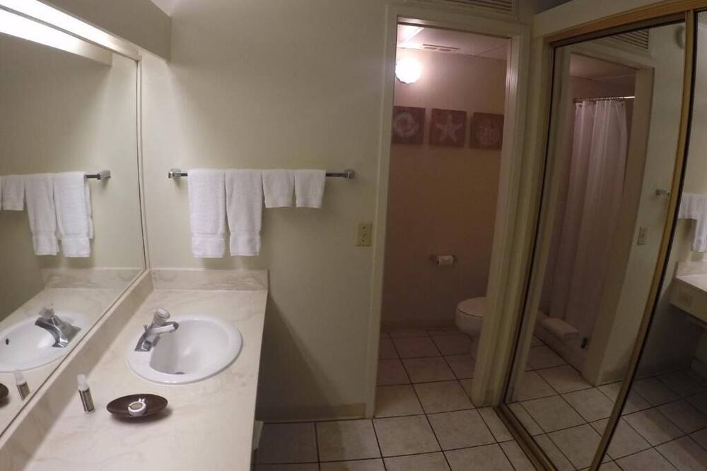 Photo of Bathroom in Kaanapali
