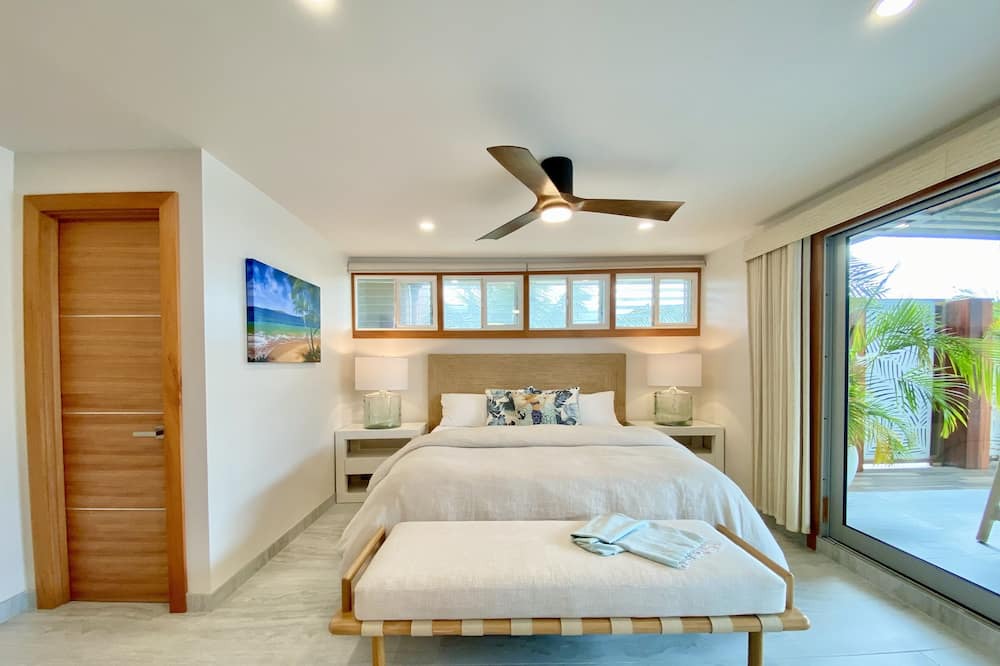 Photo of Bedroom in Historic Lahaina Front Street