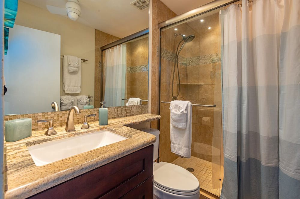 Photo of Bathroom in Kahana