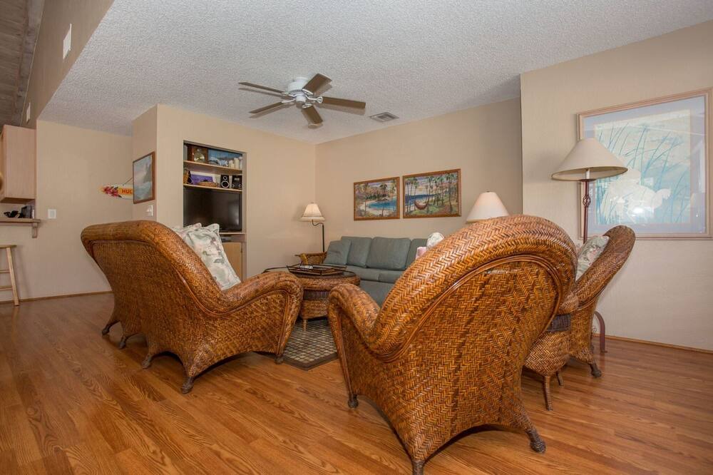 Photo of Livingroom in Kahaluu Bay