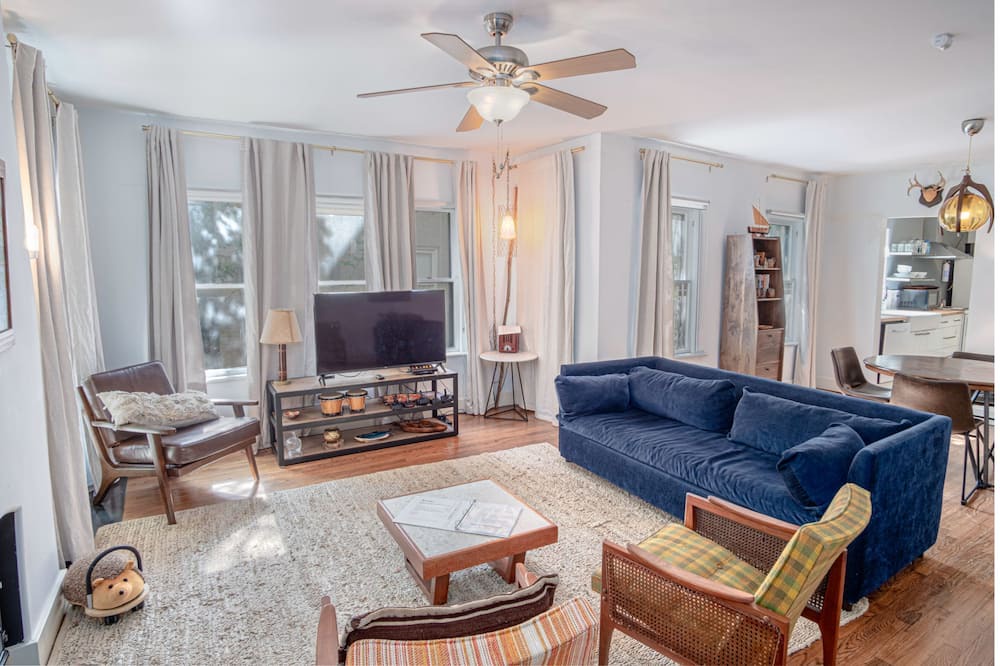 Photo of Livingroom in Mahncke Park