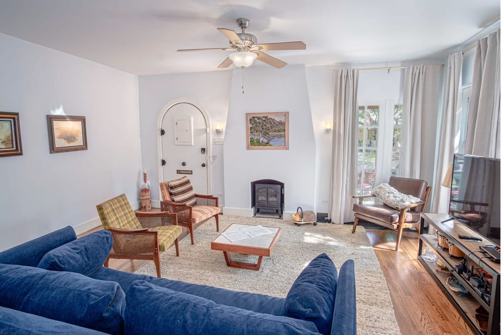 Photo of Livingroom in Mahncke Park