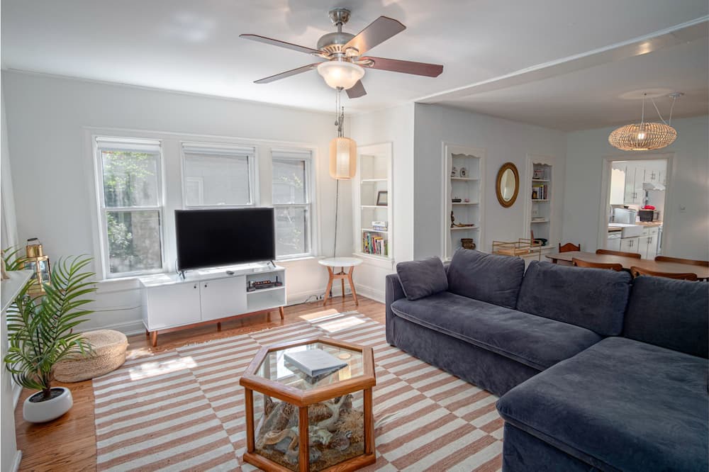 Photo of Livingroom in Mahncke Park