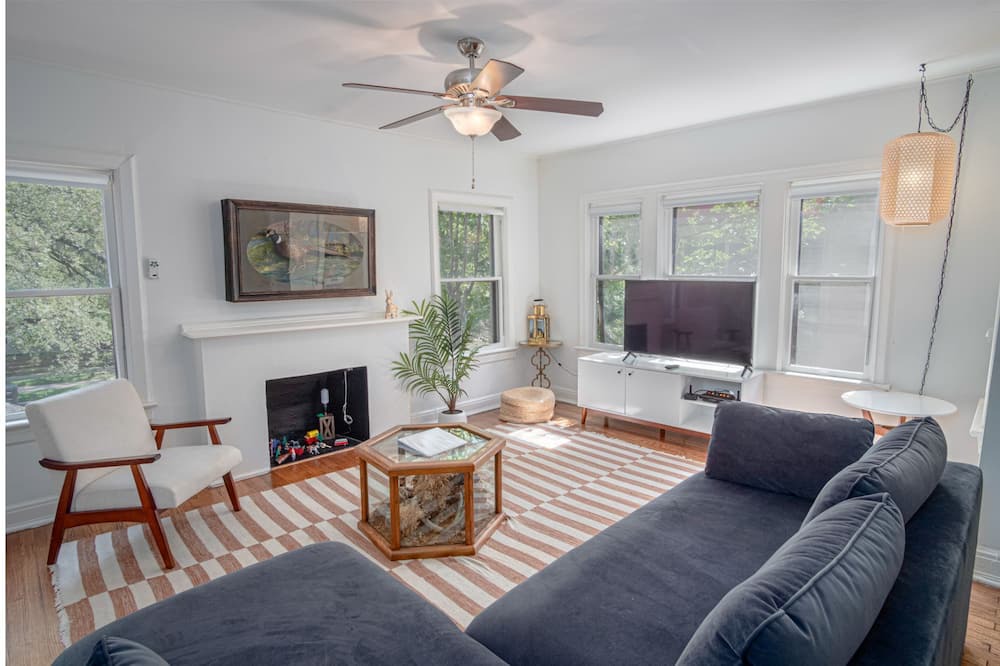 Photo of Livingroom in Mahncke Park