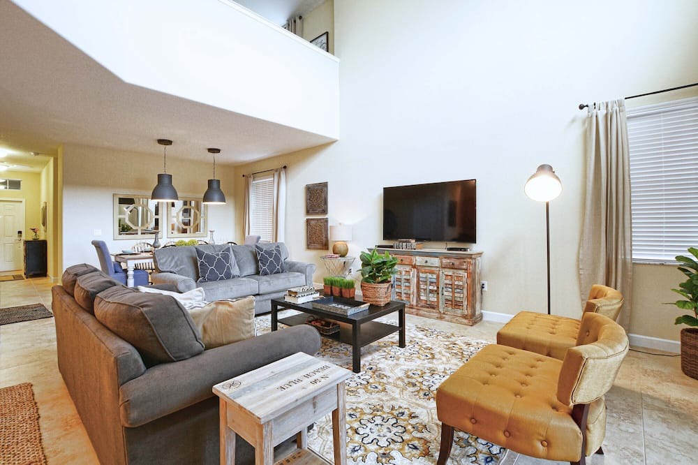 Photo of Livingroom in Lindfields