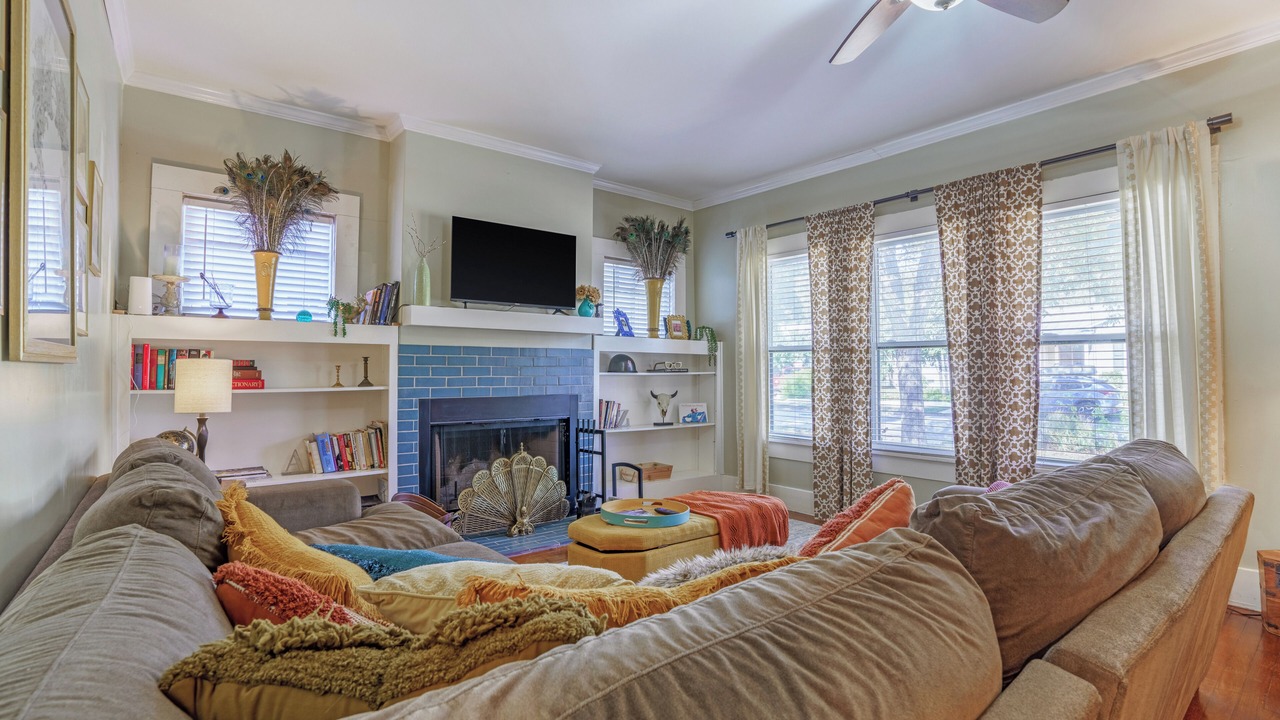 Photo of Livingroom in Mahncke Park