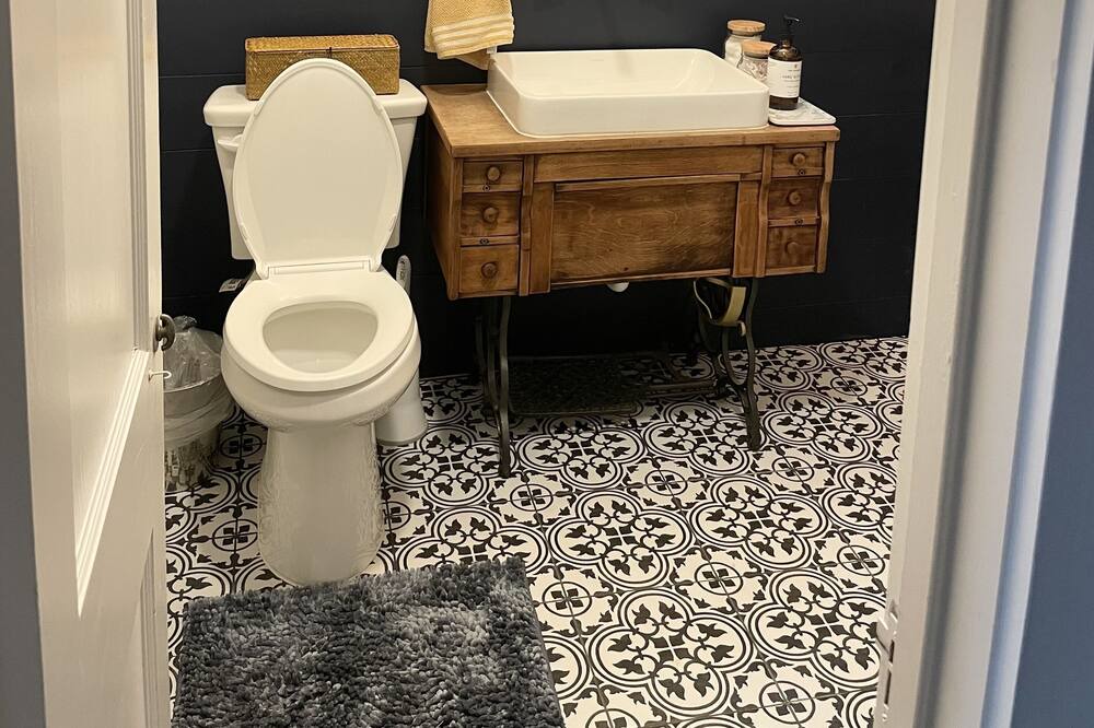 Photo of Bathroom in Government Hill