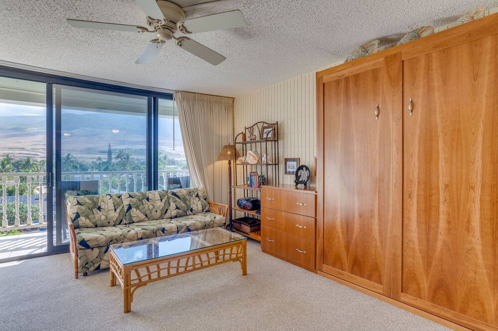 Photo of Livingroom in Historic Lahaina Front Street