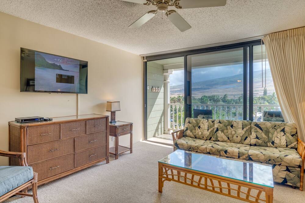 Photo of Livingroom in Historic Lahaina Front Street