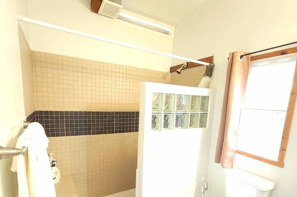 Photo of Bathroom in Leilani Estates
