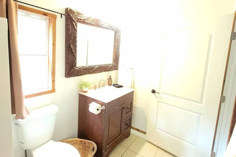 Photo of Bathroom in Leilani Estates