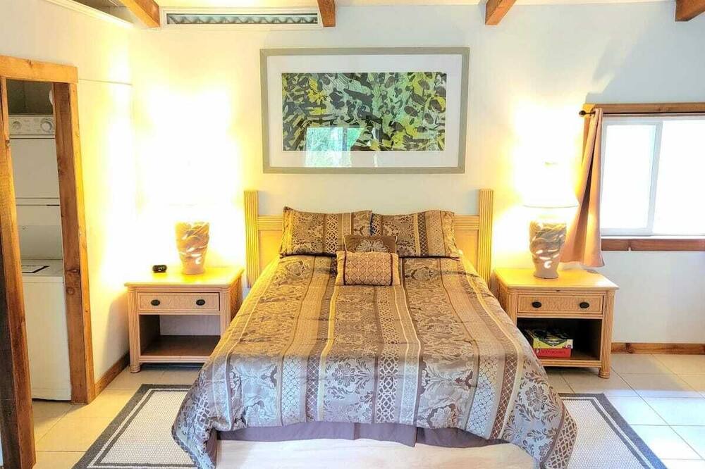 Photo of Bedroom in Leilani Estates