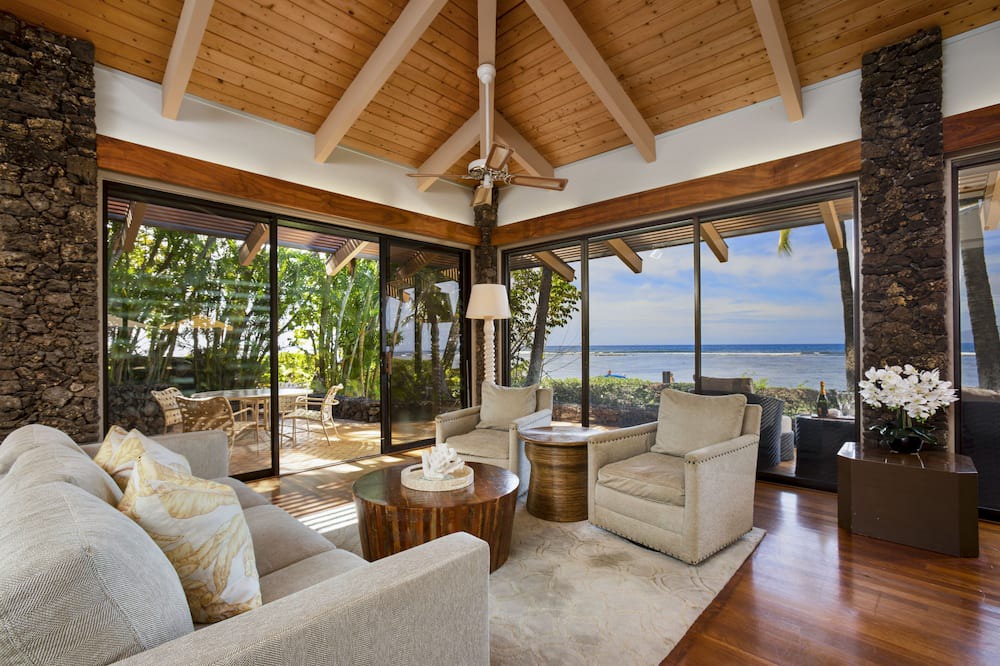 Photo of Livingroom in Historic Lahaina Front Street