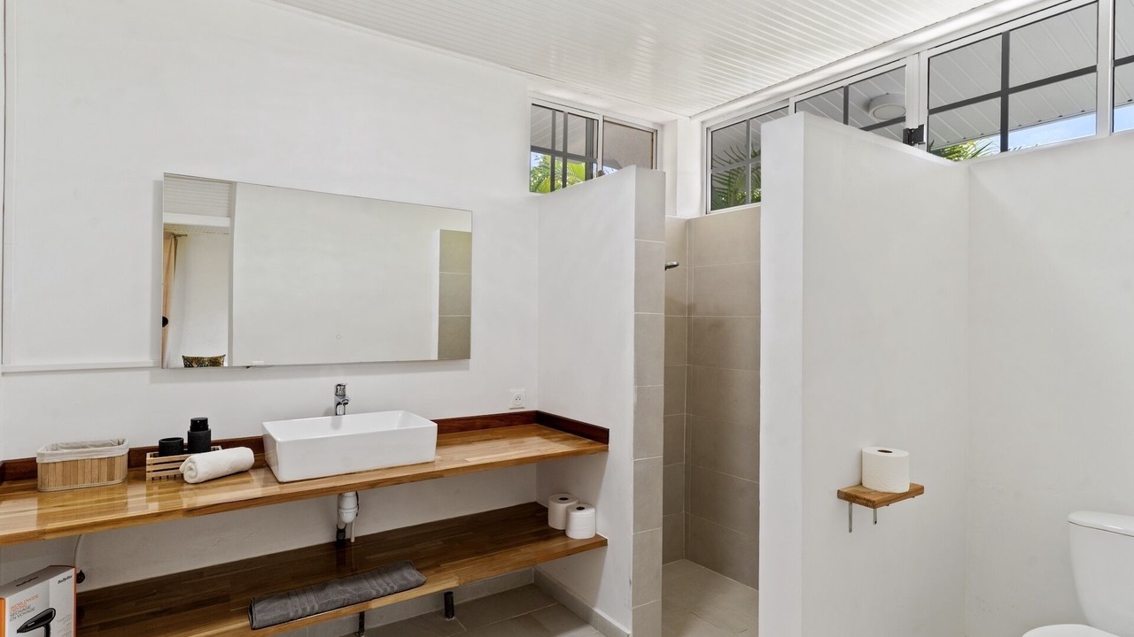 Photo of Bathroom in Tiahura