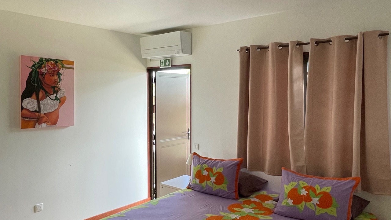 Photo of Bedroom in Teahupo'o