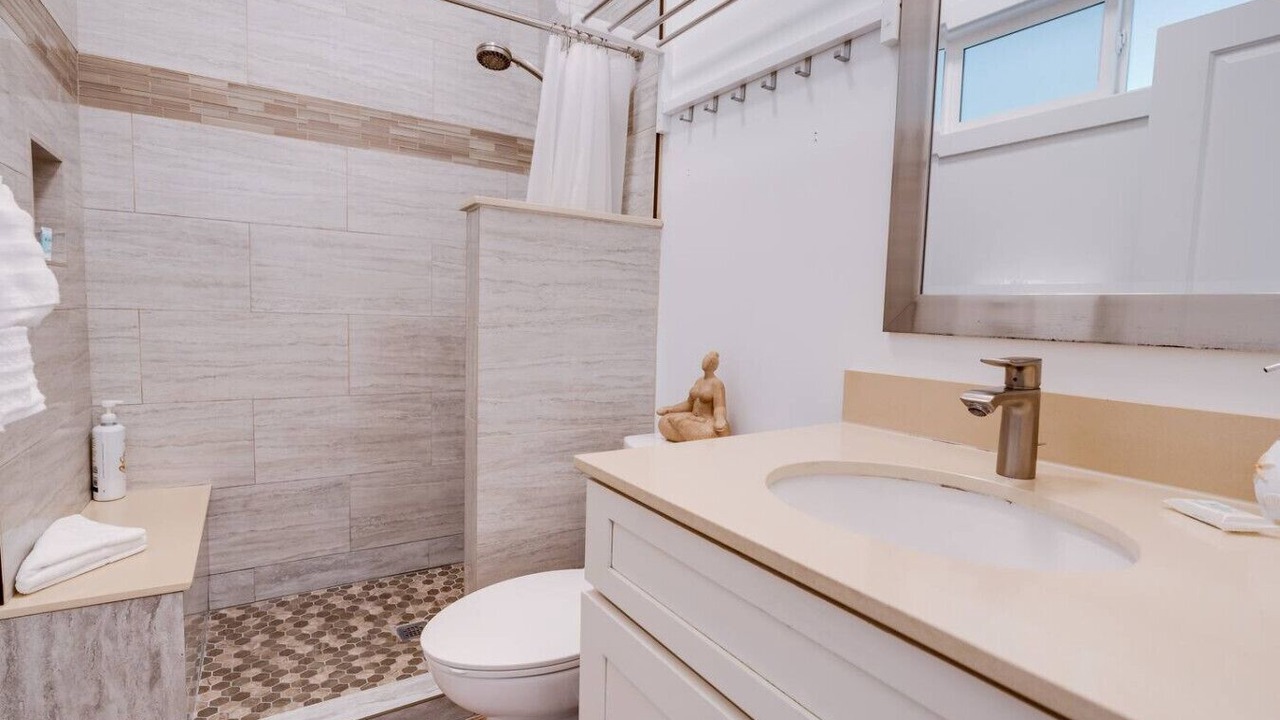 Photo of Bathroom in Wailuku