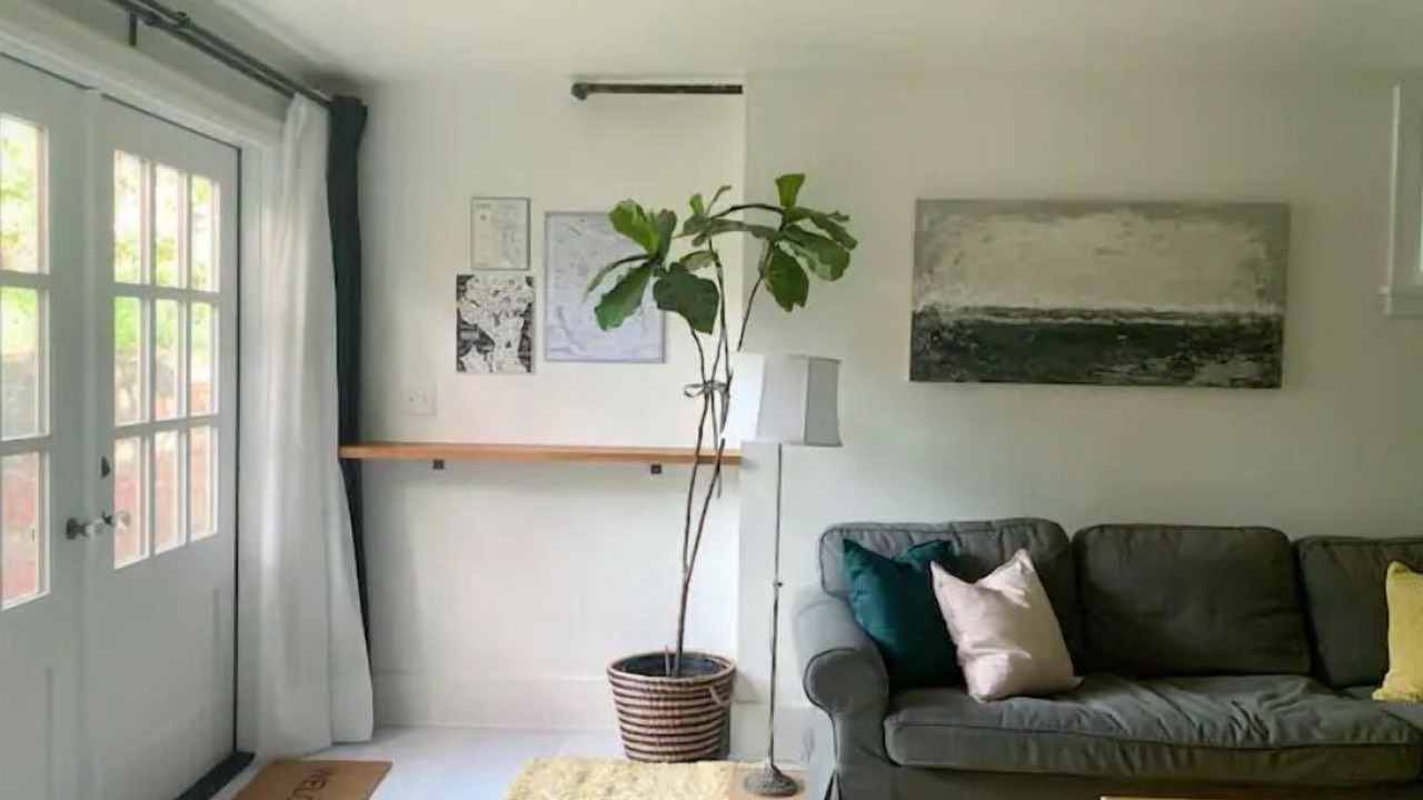 Photo of Livingroom in East Queen Anne