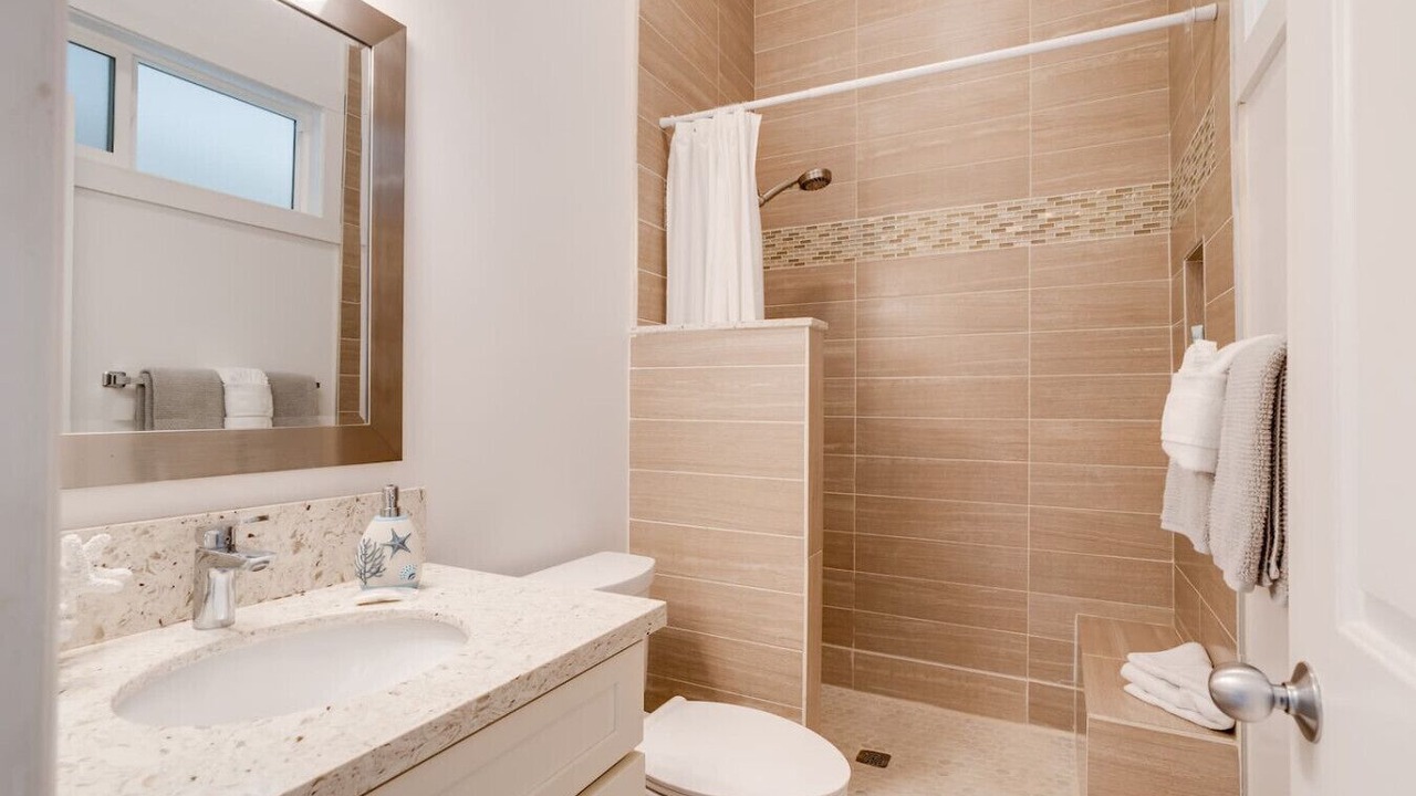 Photo of Bathroom in Wailuku