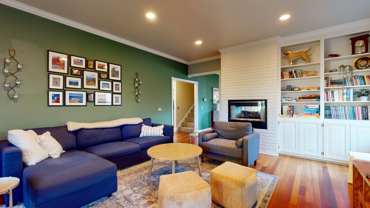 Photo of Livingroom in North Admiral