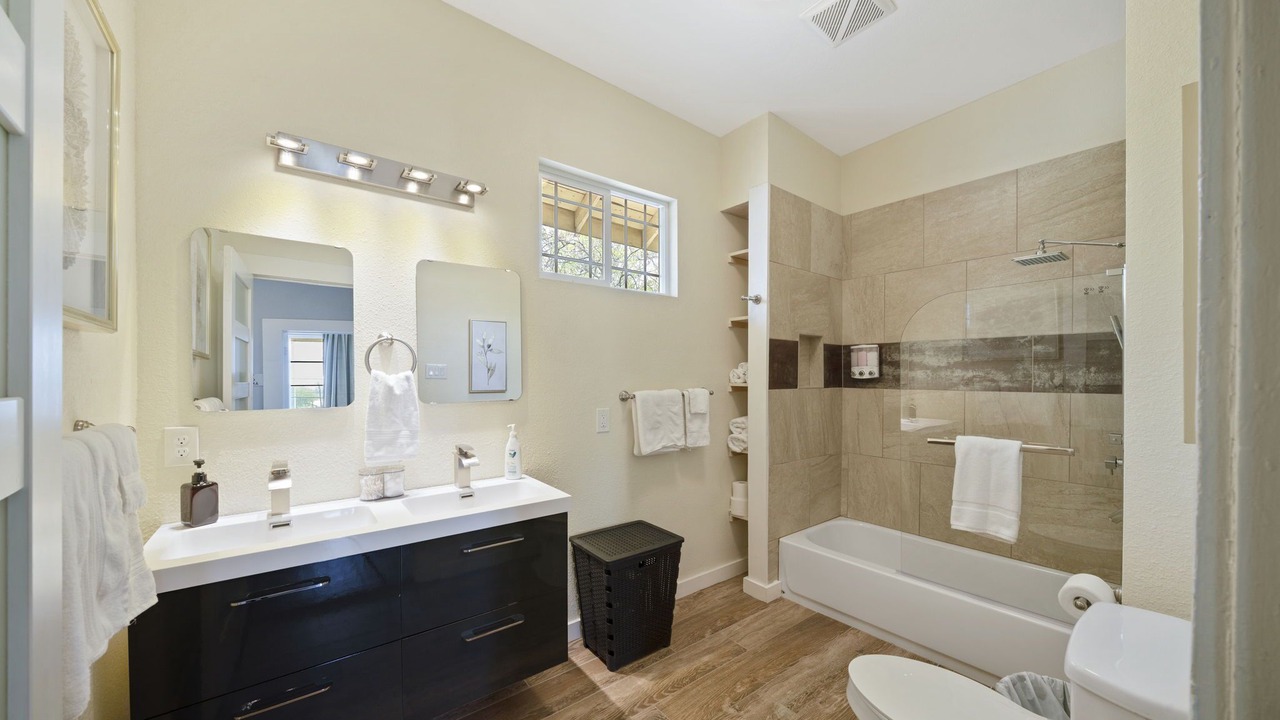 Photo of Bathroom in Government Hill