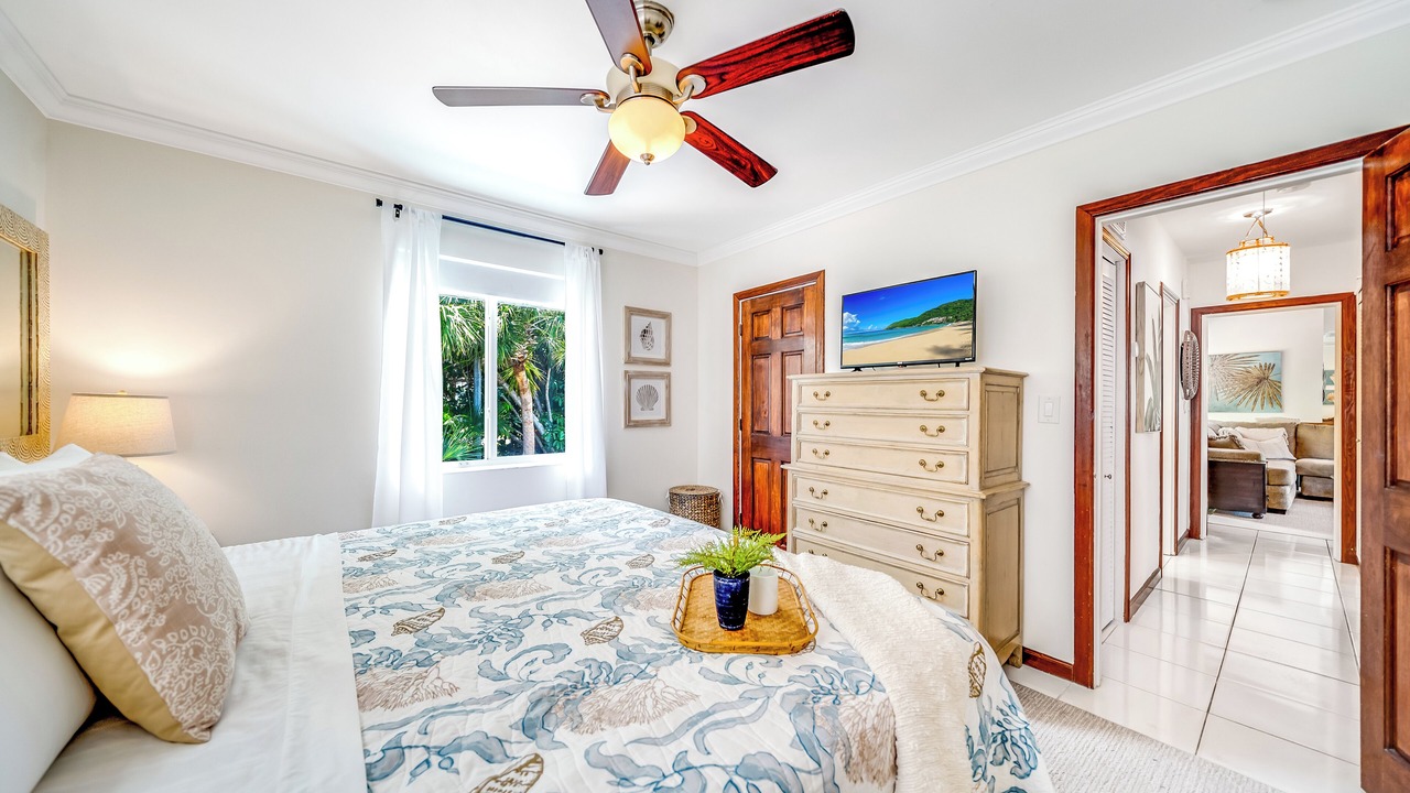 Photo of Bedroom in Lauderdale Beach