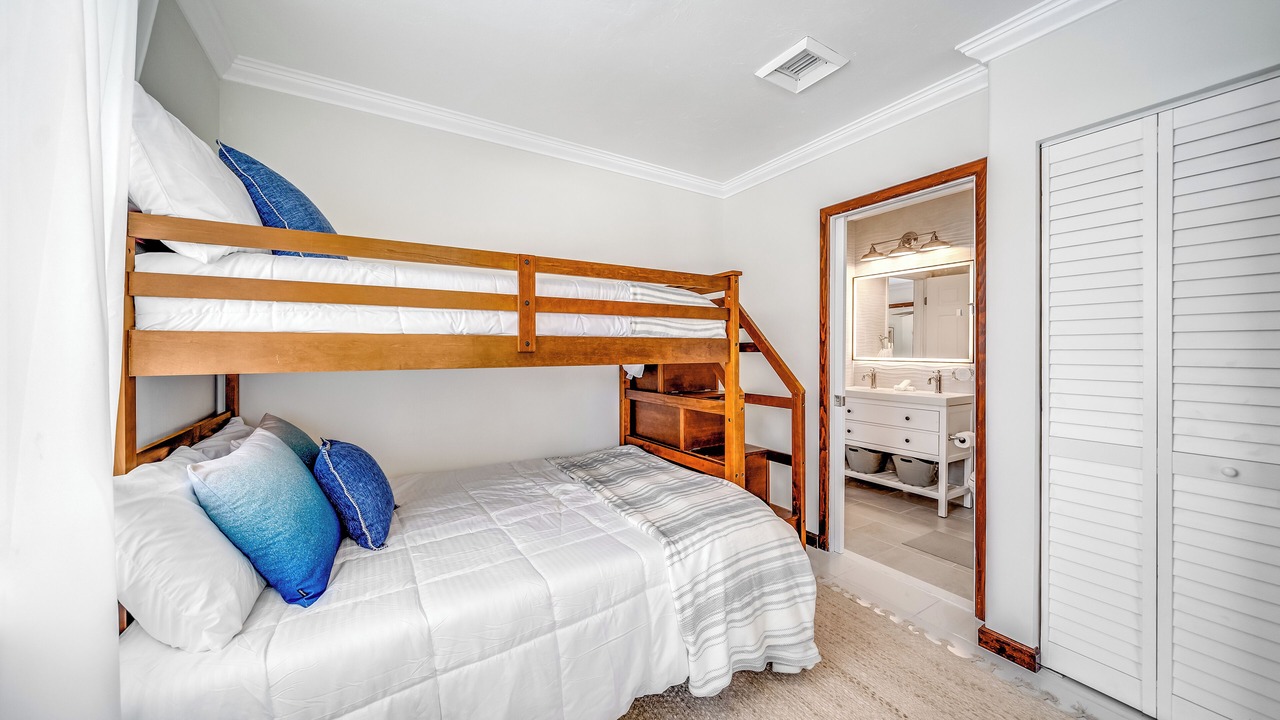 Photo of Bedroom in Lauderdale Beach