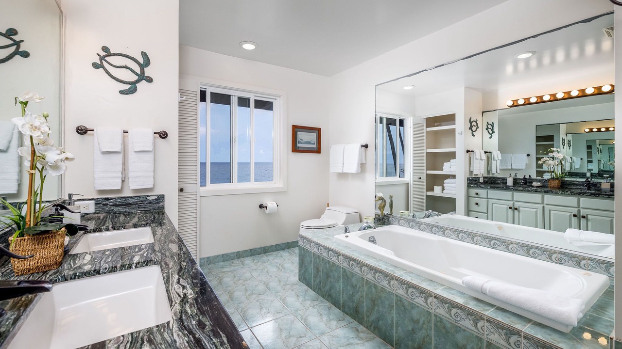 Photo of Bathroom in Kahaluu Bay