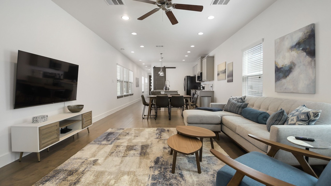 Photo of Livingroom in Mahncke Park