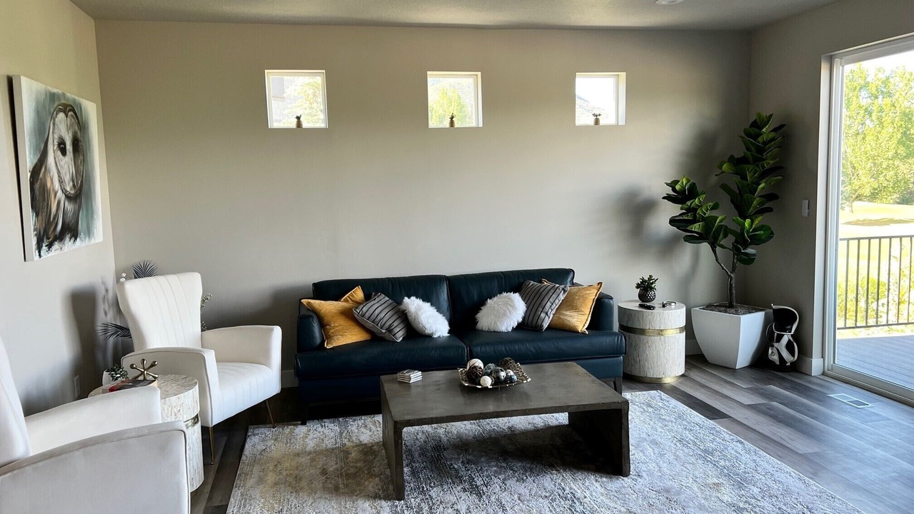 Photo of Livingroom in Midway