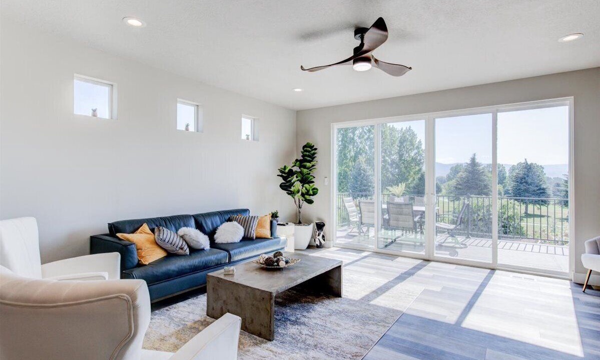 Photo of Livingroom in Midway
