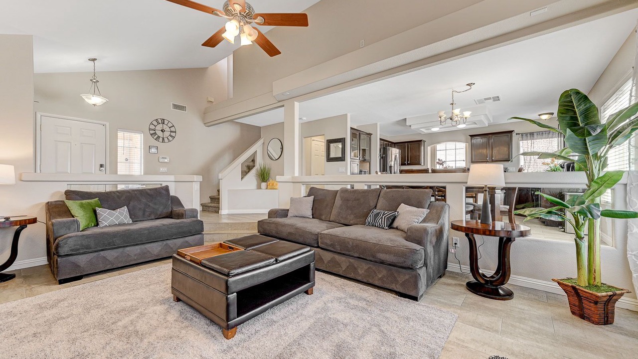 Photo of Livingroom in Enterprise