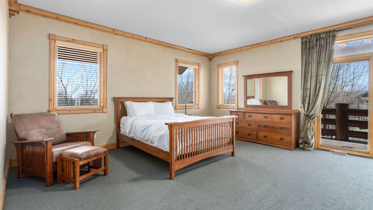 Photo of Bedroom in Midway