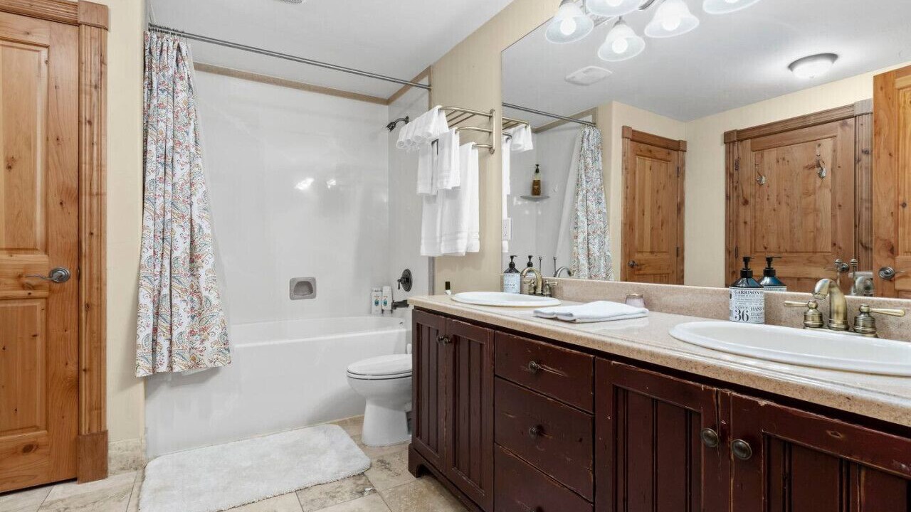 Photo of Bathroom in Midway