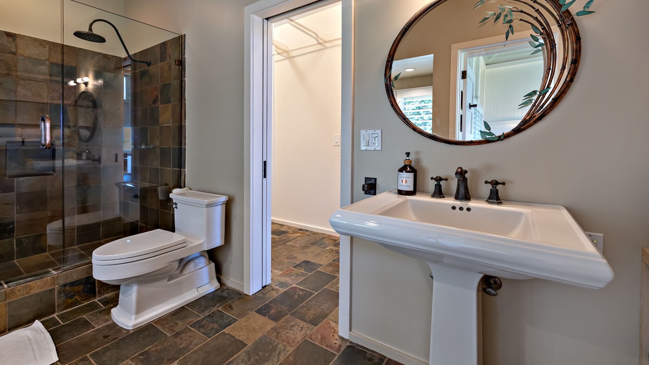 Photo of Bathroom in Mokuleia