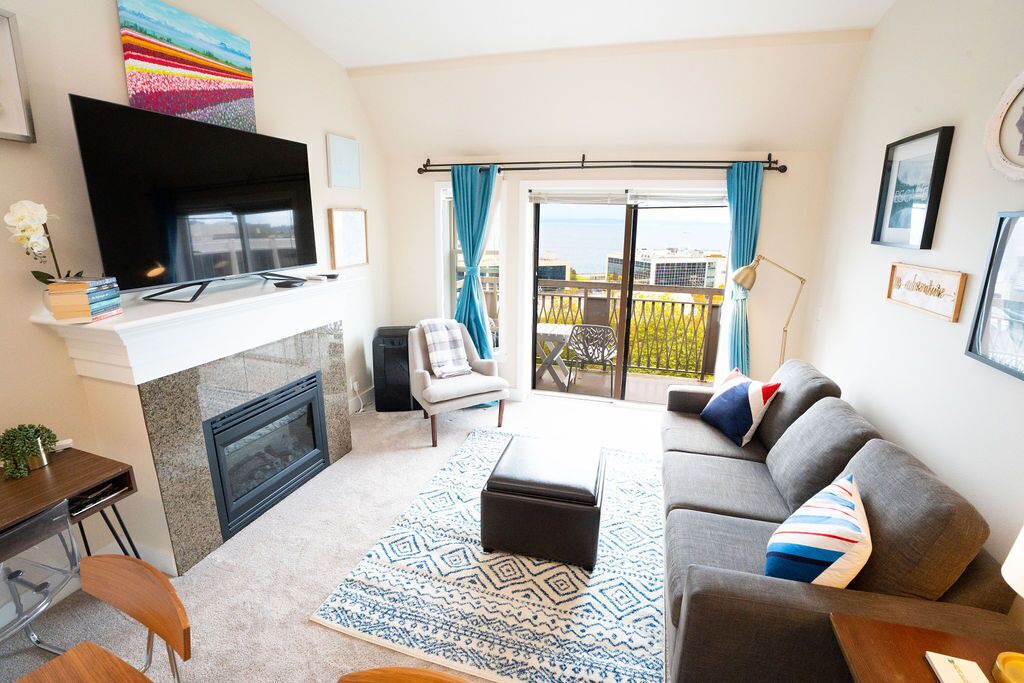Photo of Livingroom in Lower Queen Anne