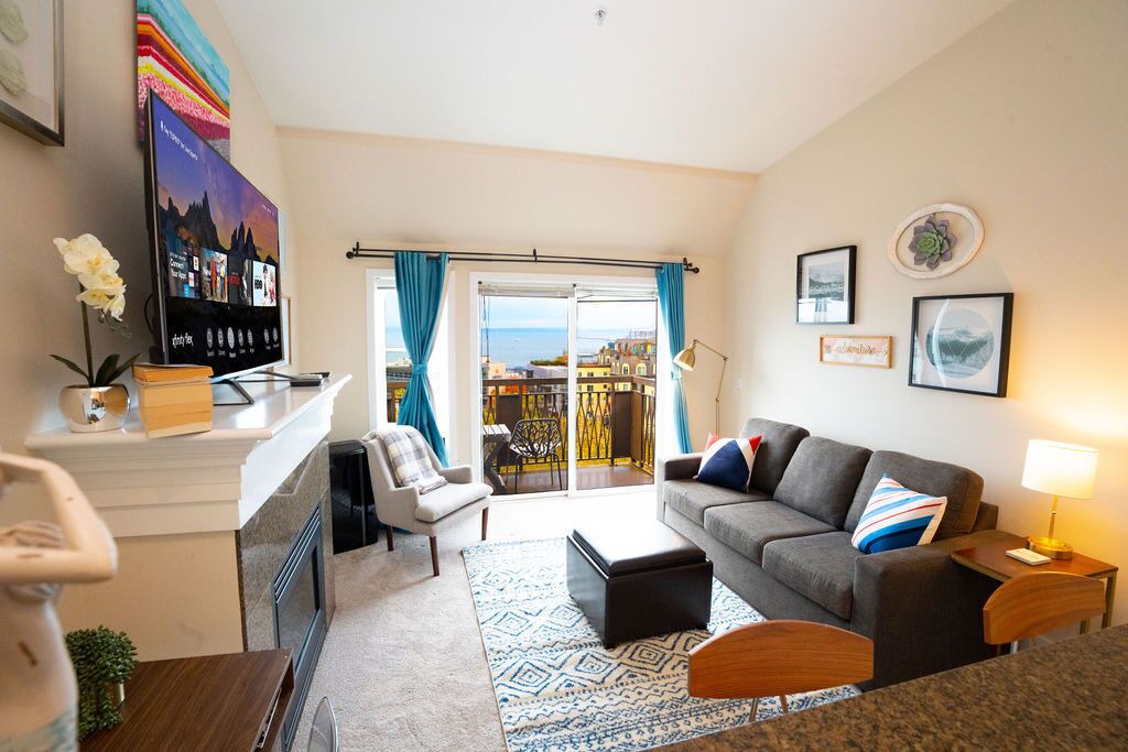 Photo of Livingroom in Lower Queen Anne