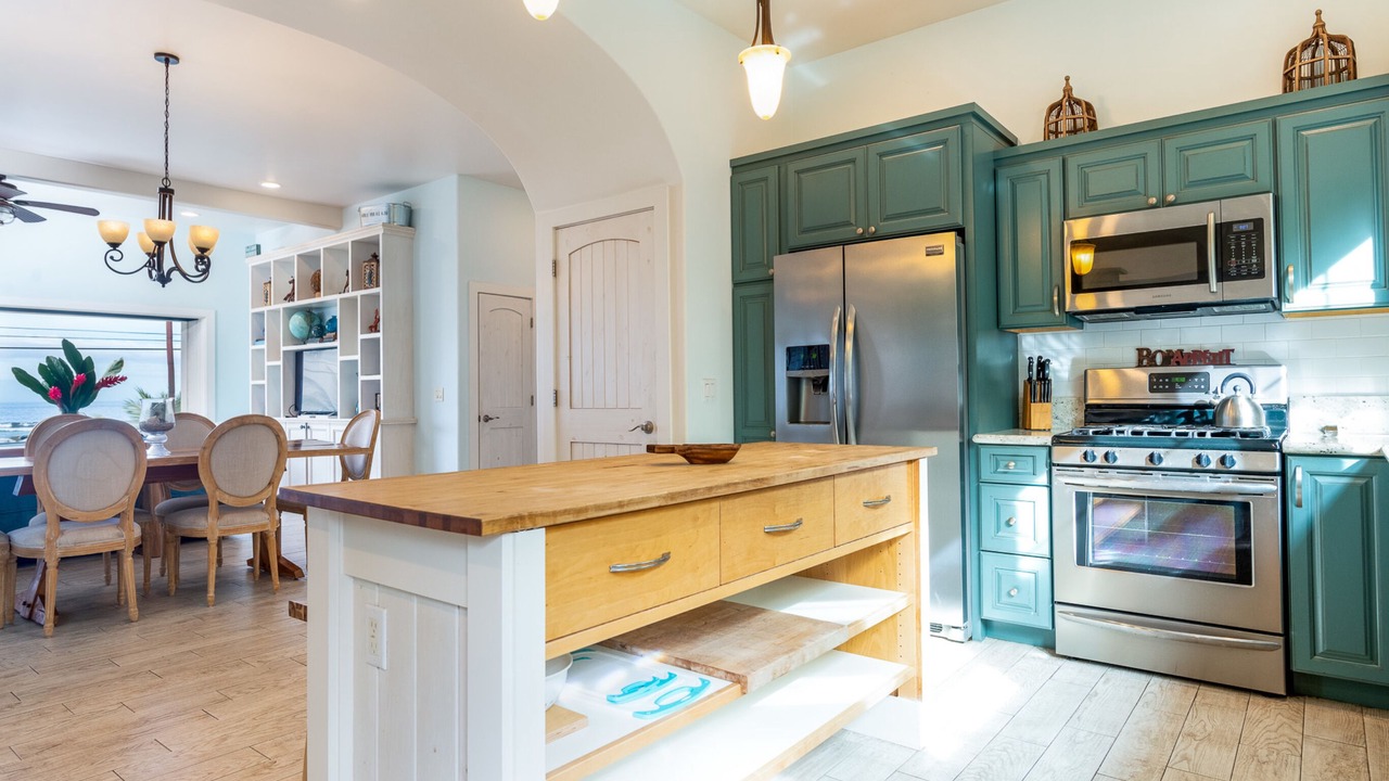 Photo of Kitchen in Kahaluu Bay