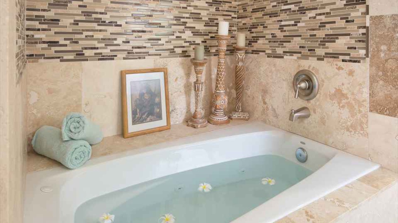 Photo of Bathroom in Kahaluu Bay
