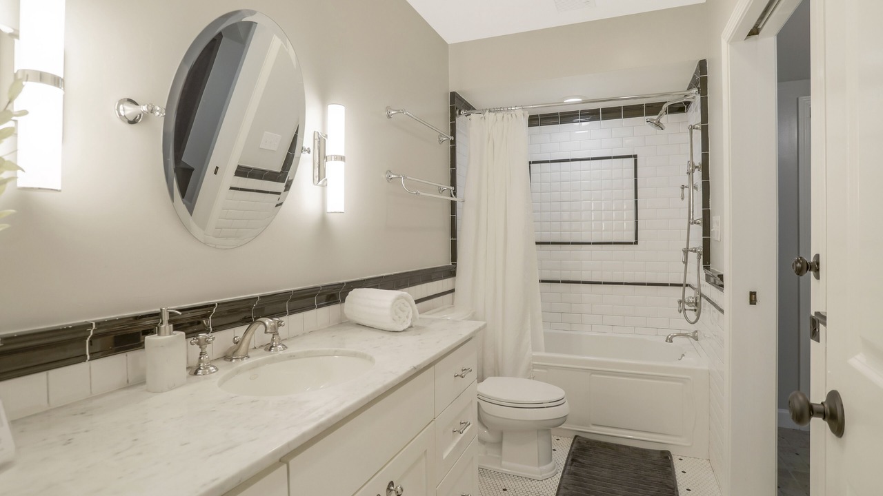 Photo of Bathroom in North Buckhead