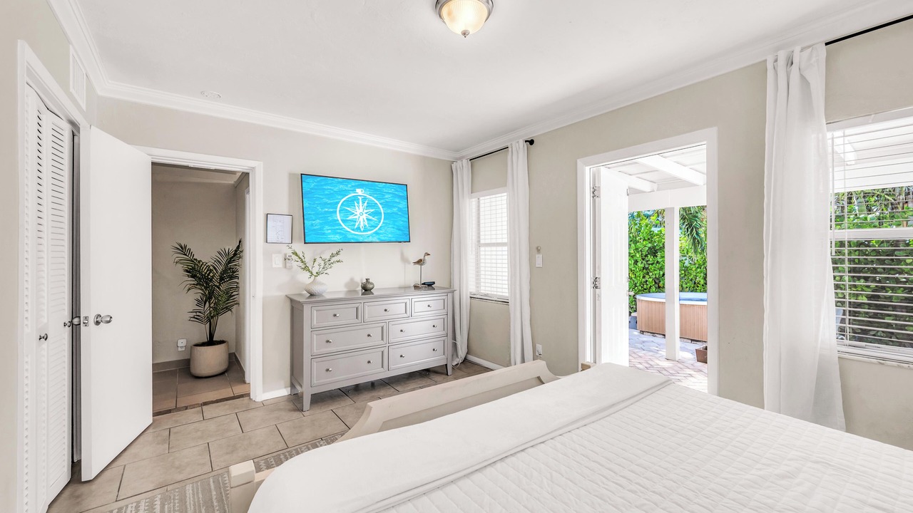 Photo of Bedroom in Lauderdale Beach