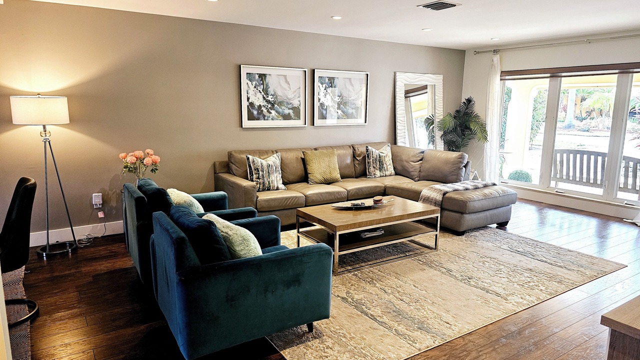 Photo of Livingroom in Garden Isles