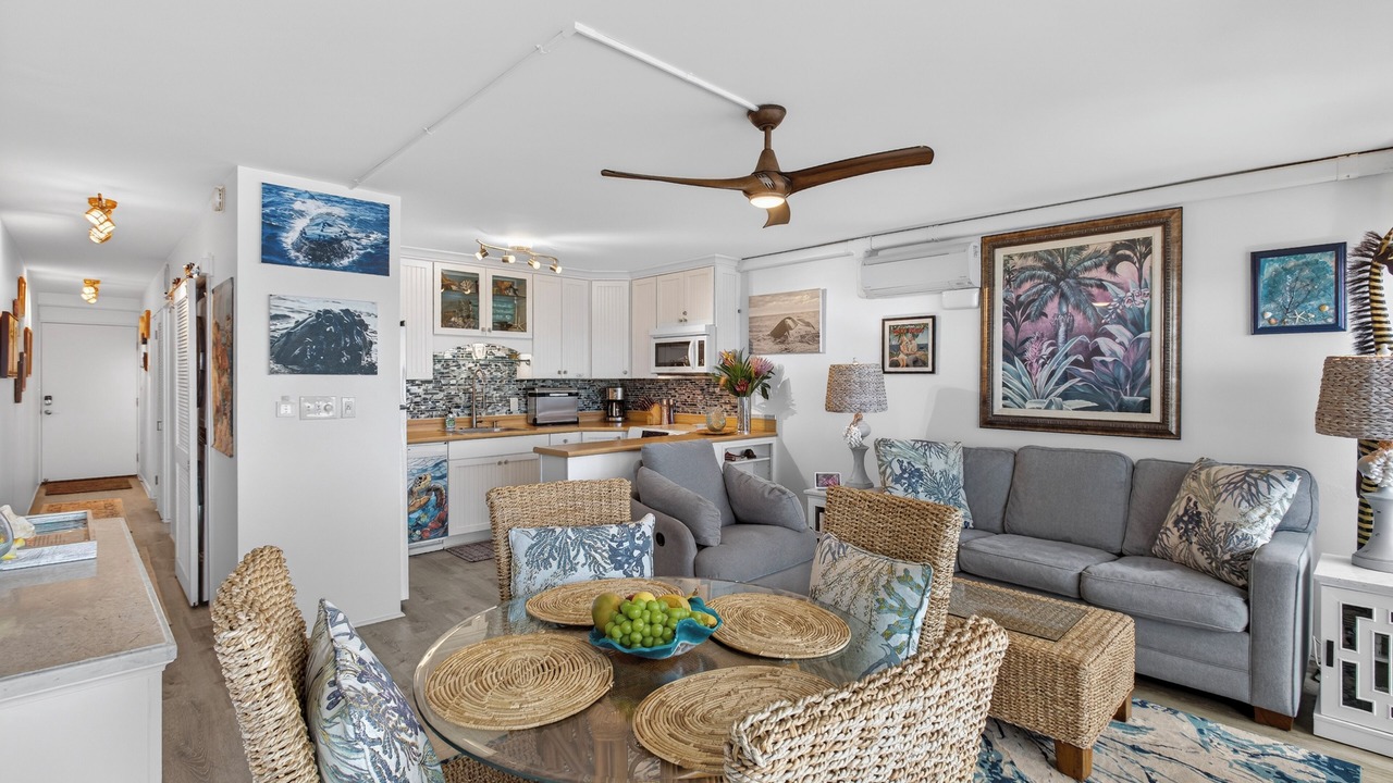 Photo of Livingroom in Historic Lahaina Front Street