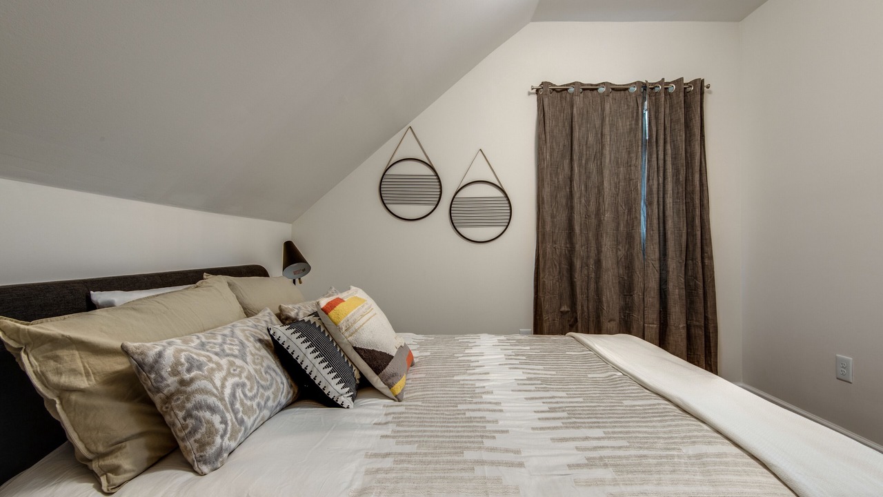 Photo of Bedroom in Cleveland Park