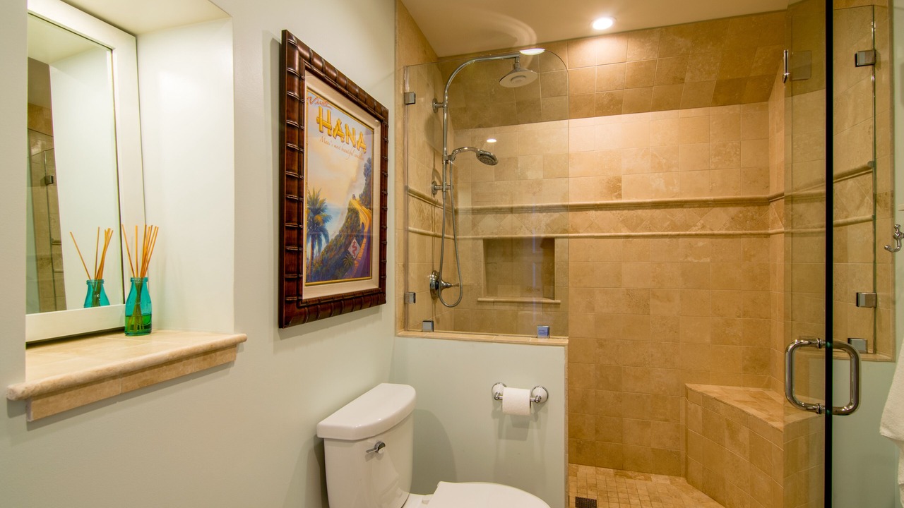 Photo of Bathroom in Historic Lahaina Front Street